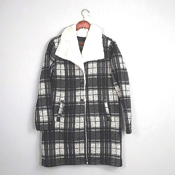 Steve Madden Black & White Cream Buffalo Plaid Sherpa Fleece Jacket - Picture 1 of 8